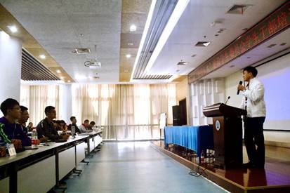 图片包含 室内, 地板, 天花板, 墙壁描述已自动生成