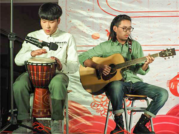 见习记者 刘思艺_.jpg