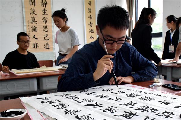 书画比赛 2018.5.5 见习记者孙诗艺  (6).JPG