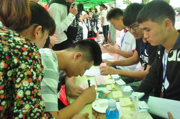 学生记者 范晨杰摄 (7).JPG